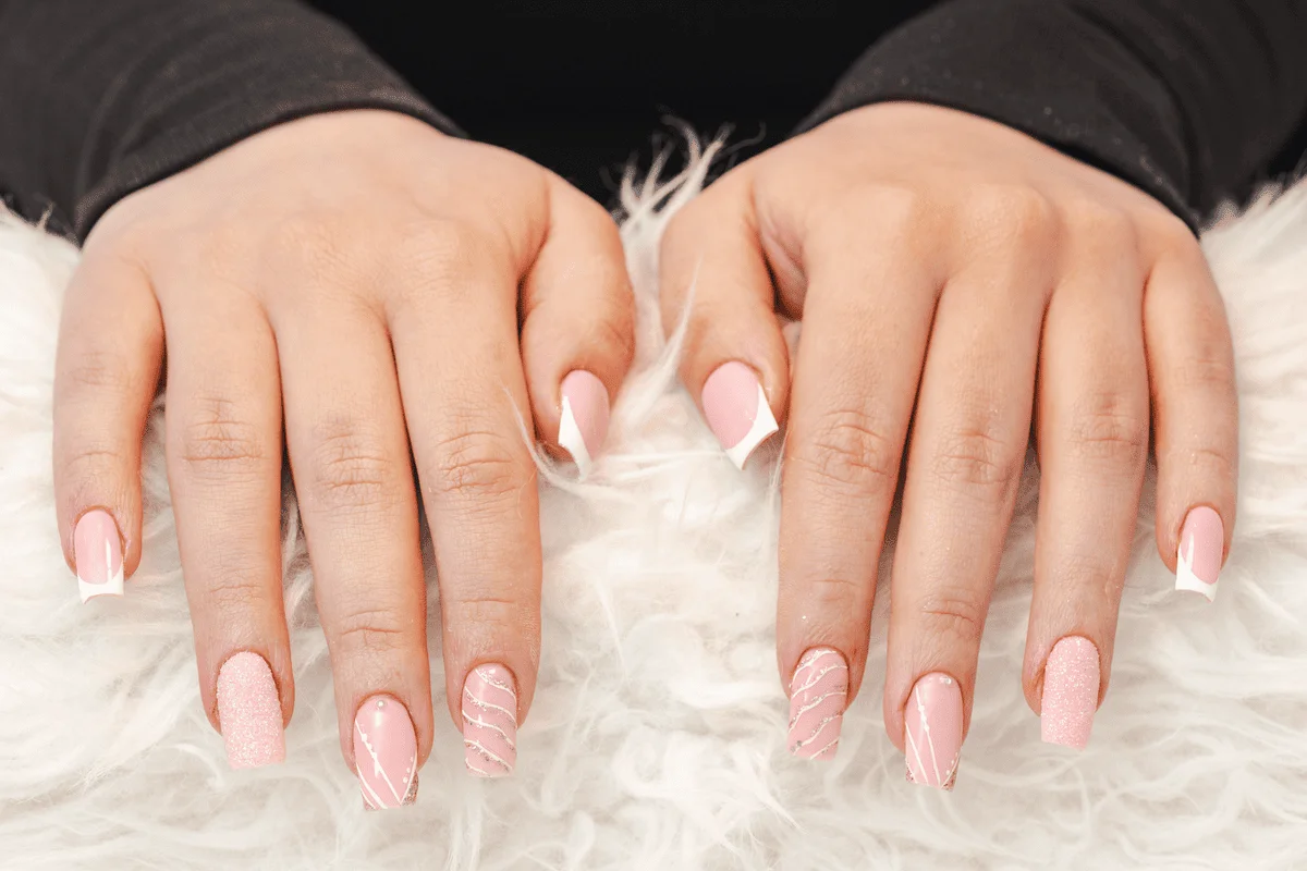 Manicure hybrydowy w salonie Lechicka Studio